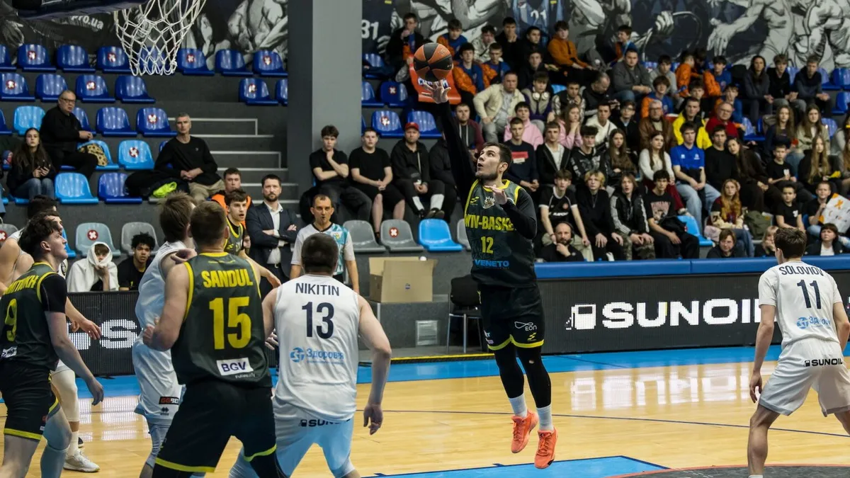 Харківські Соколи та Київ-Баскет провели перший поєдинок плей-оф: хто повів у рахунку в півфінальній серії