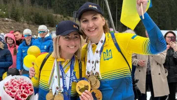 Підгрушна та Семеренко завершили професійну кар’єру: легендарні біатлоністки провели прощальну гонку