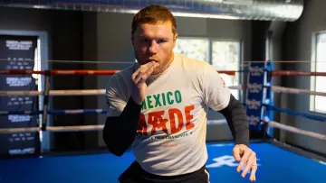 Програв другу Усика і готується до повернення: коли вийде на ринг легендарний Сауль Альварес