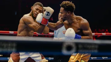 Кривдники Ломаченка та Гвоздика провели чемпіонські бої: як завершилися поєдинки Хейні та Бенавідеса