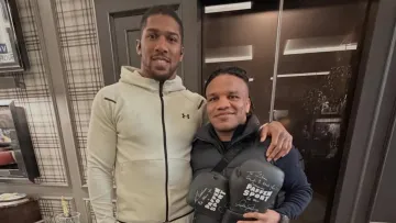 Беленюк розповів про теплу зустріч із Джошуа: британець передав подарунок мамі українського борця