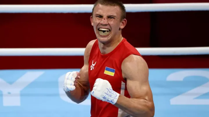 Блискавичний тріумф Хижняка: українець виграв дебютний поєдинок на професійному ринзі нокаутом у першому раунді