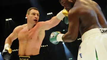 Віталію Кличку виповнилося 53 роки: шлях легенди боксу від чемпіонства і бою з Льюїсом до посади мера Києва