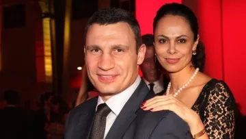 Колишня дружина Кличка розкрила свою нову професію: «‎Цей священний контейнер дав мені крила»