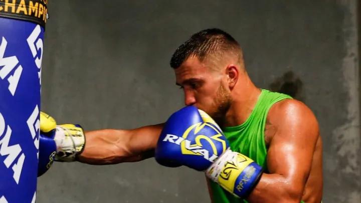 Ломаченко зізнався, чому справді завершив кар’єру: колишня зірка боксу стверджує, що справа не у травмі спини