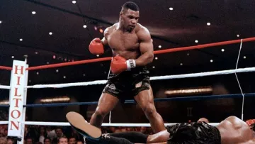 «Нокаутував би Майка Тайсона»: ексчемпіон назвав боксера, здатного побити легенду – Усик у нього перемагав