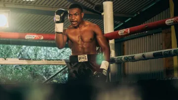 Новий Майк Тайсон знищив суперника ефектним нокаутом: відео яскравого моменту бою