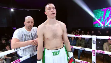 Український боксер відправив суперника до лікарні: Муслімов здобув яскраву перемогу попри дії суддів