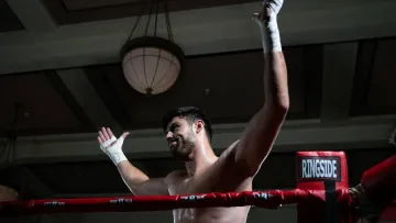 Новицький повернувся у ринг перемогою: українець ефектно нокаутував американця Флореса