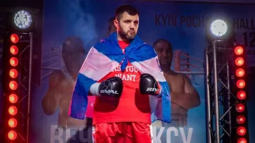 Нокдауни та білий рушник: відомий український боксер провів бій за титул WBC у бріджервейті