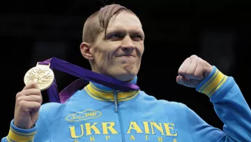 Усик відреагував на перемогу Хижняка у півфіналі Олімпіади: що написав наш чемпіон після бою українця