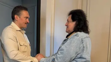 Кар'єра не тільки в боксі: зірка шоубізнесу має намір випустити спільну пісню з Усиком