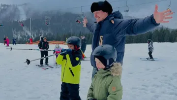 Дружина Усика показала раритетні сімейні кадри з чемпіоном і дітьми: «Розумію, як багато змінилося»