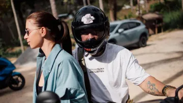 Усик показав, як погасав на мотоциклі: «Таїланд. Дорога. Байк. Свобода»