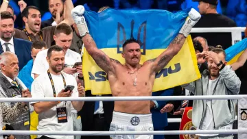 Усик припинив співпрацю з Красюком і організацією братів Кличків: ось яка компанія зараз представляє чемпіона