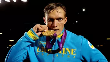 Усик їде на Олімпіаду в Парижі: український чемпіон виконає на Іграх важливу місію