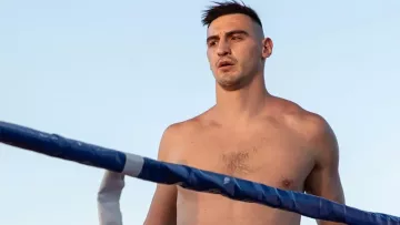 Непереможний український надважковаговик хоче бою з одним з найкращих нокаутерів в історії боксу: заява бійця