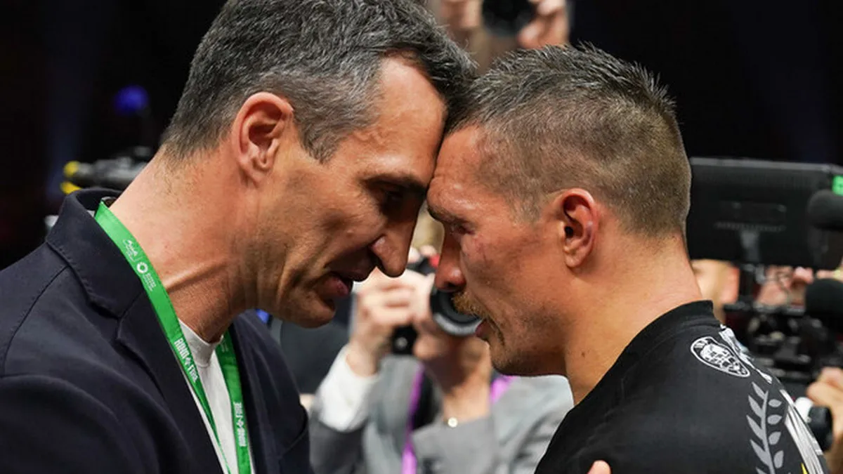 Усик назвав сильнішого з братів Кличків: чемпіон сказав, як би закінчився бій Віталія і Володимира з Холіфілдом