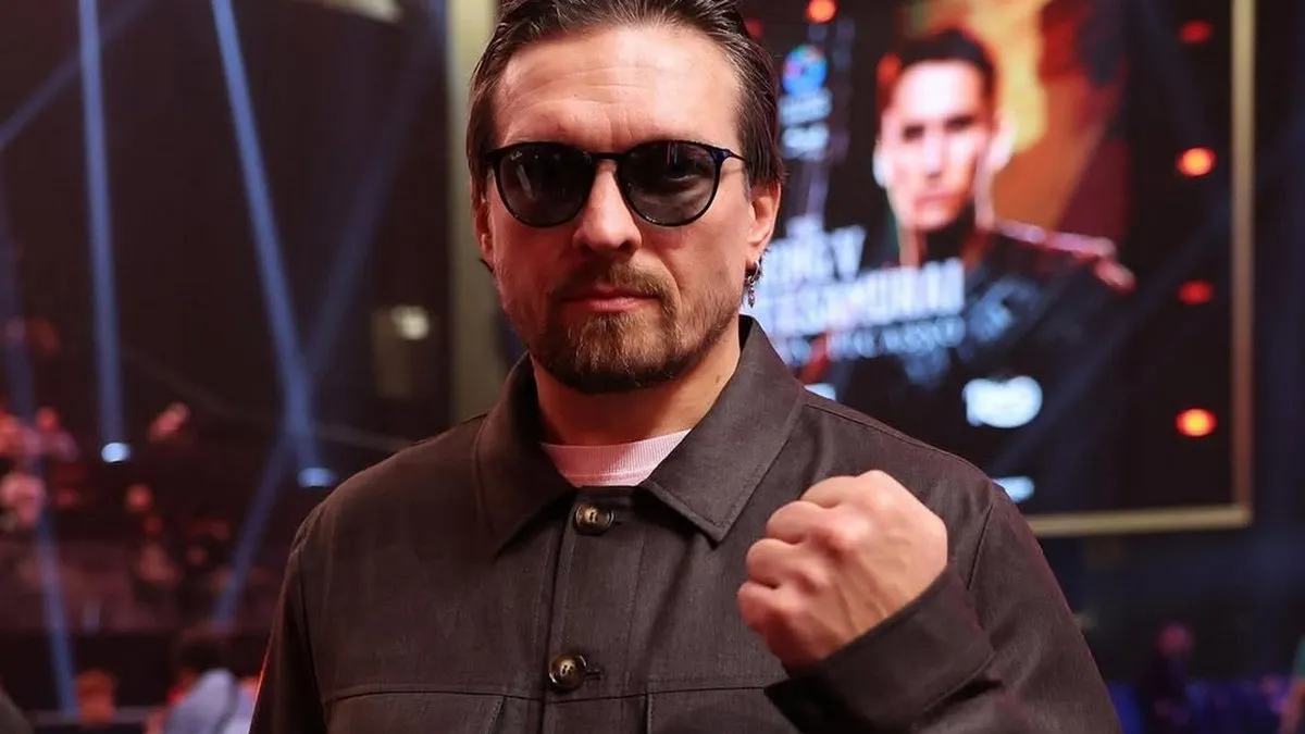 «Батько шокований, що ми зараз тут»: Усик виклав раритетне фото зі свого дитинства з батьками