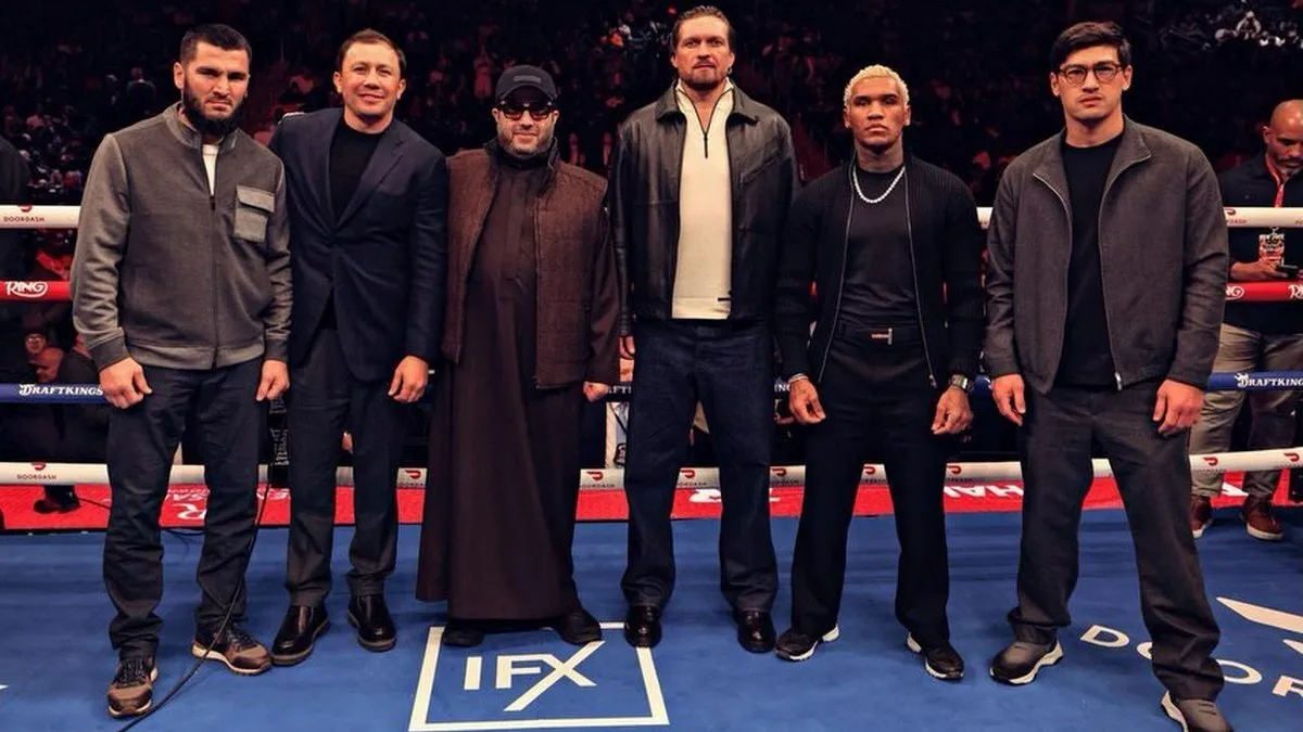 Всі емоції Усика видно на обличчі: українця «змусили‎» вийти на ринг з росіянами Бетербієвим і Біволом