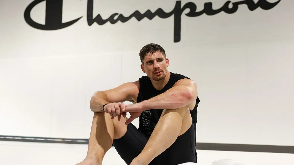 «Треба завдати удару ногою, щоб отримати якусь перевагу»: чемпіон світу назвав фаворита бою Усик – Верховен