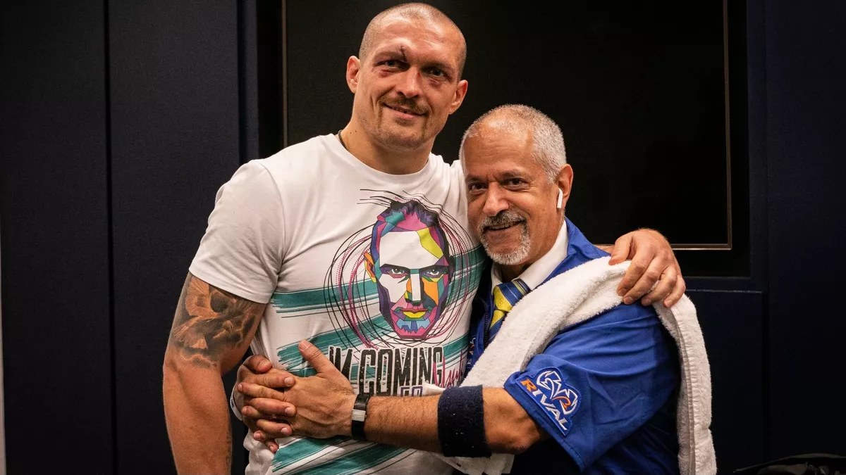 «Спаринг-партнери Усика дубасять його»: катмен українського боксера здивував висловлюванням