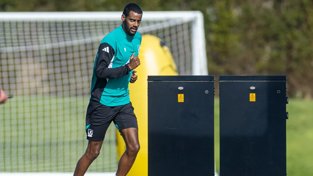 Зірковий форвард збірної Швеції відновив тренування після важкої травми: чи зіграє Ісак проти України