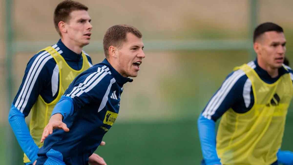 «Невідомі пробралися в готельні номери і обібрали їх»: Бурбас повідомив, що збірну України пограбували