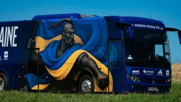 УАФ представила перший в історії автобус для національної збірної України: як виглядає красень команди Реброва