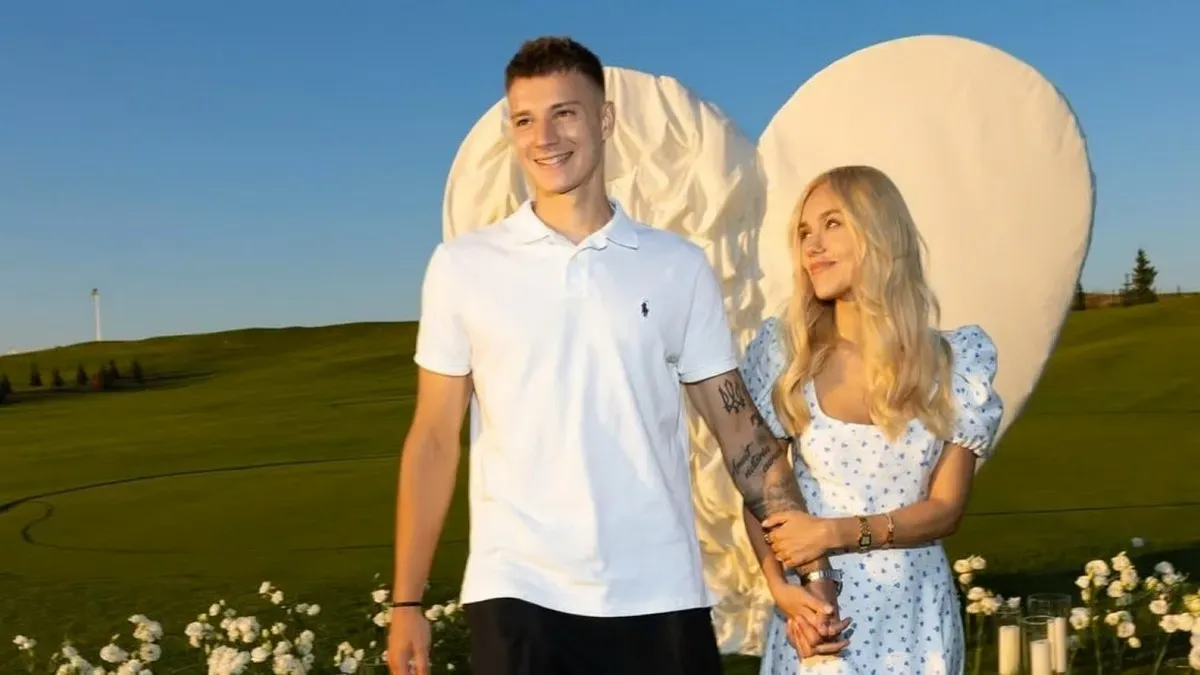 Обраниця Бражка вразила новими кадрами з відпочинку: кохана хавбека Динамо показала фото у купальнику
