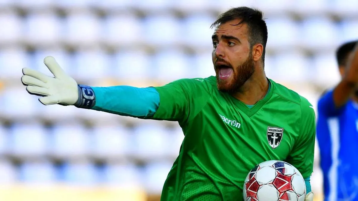 Грав з Довбиком в УПЛ, а зганьбився в Польщі: колишній воротар Дніпра-1 став автором епічного автоголу