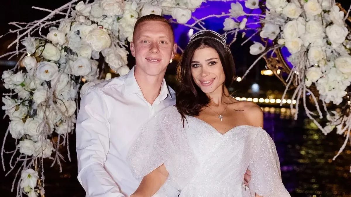 «Він веде себе як дов***об»: ексдівчина Попова та дружина Коноплі розповіла про ганебне ставлення у стосунках з колишнім