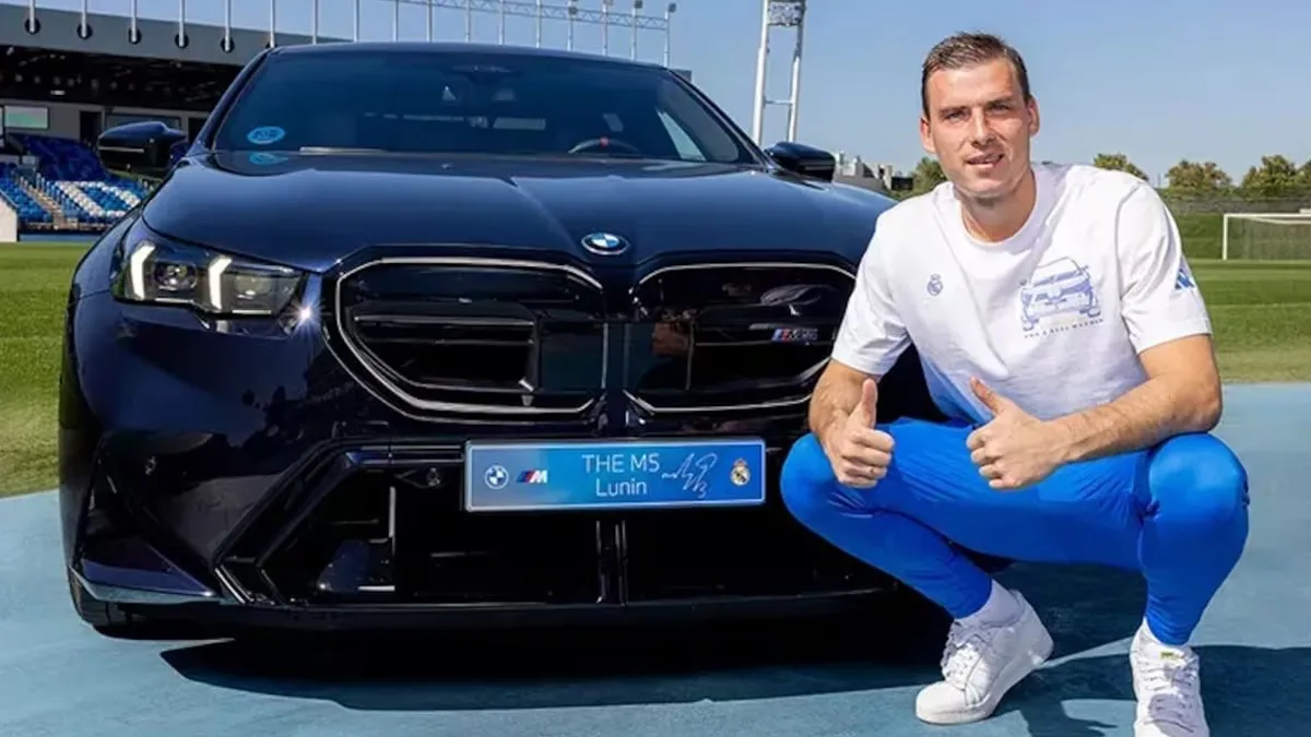 Лунін отримав від спонсора Реалу дорогу машину: яку марку авто обрав собі голкіпер збірної України
