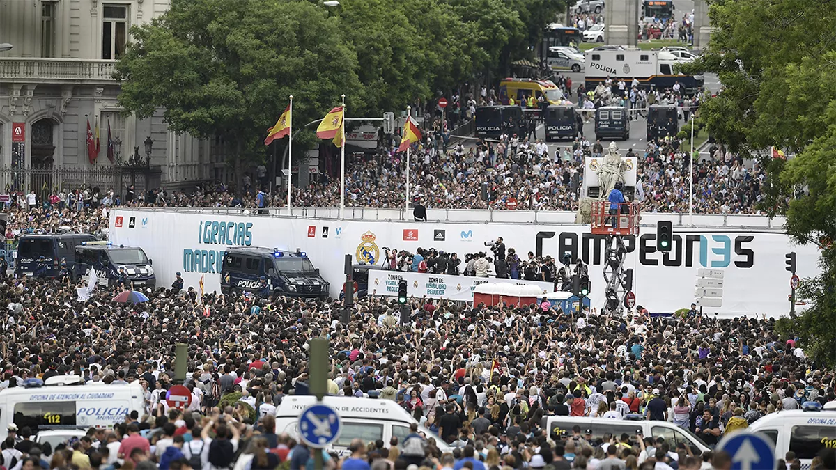 Реал відсвяткував перемогу в ЛЧ парадом на вулицях Мадрида: скільки вболівальників прийшло подивитися на трофей