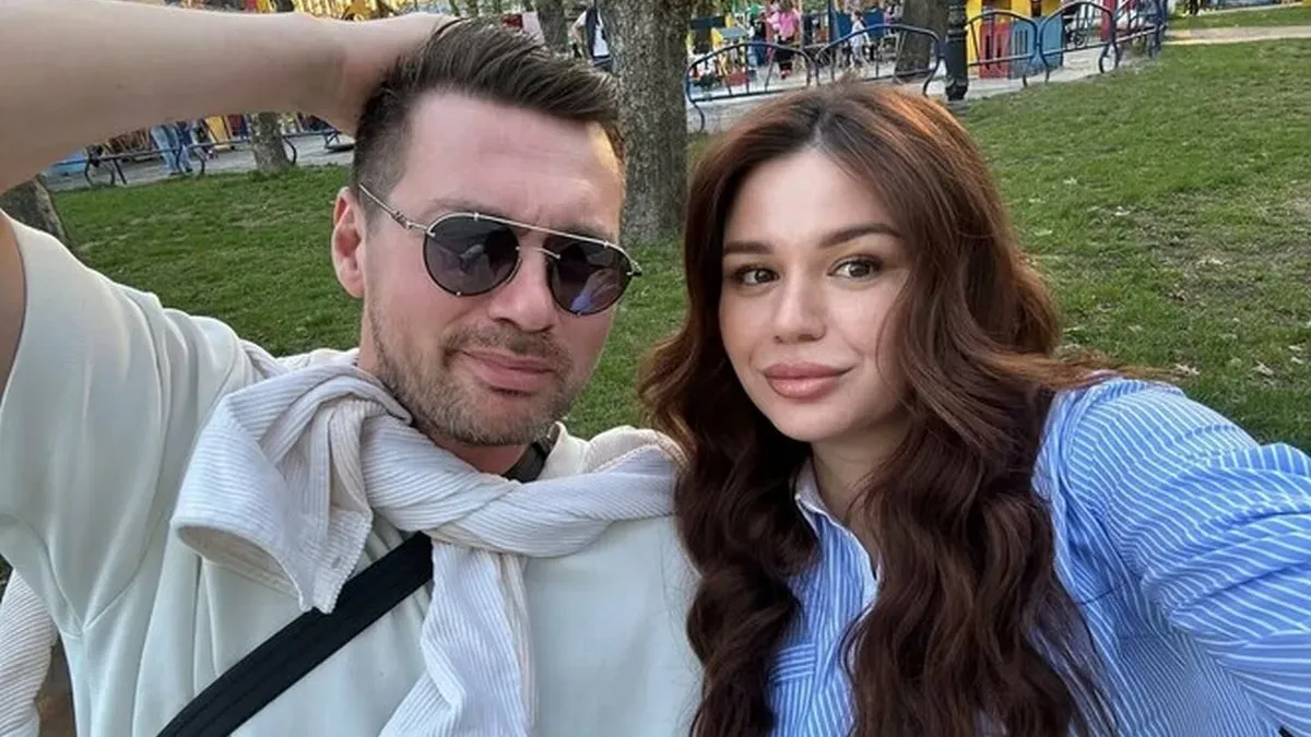 «‎Чекає посилку»: Мілевський розкрив, як його кохана завдяки футболу змогла заробити на черевики