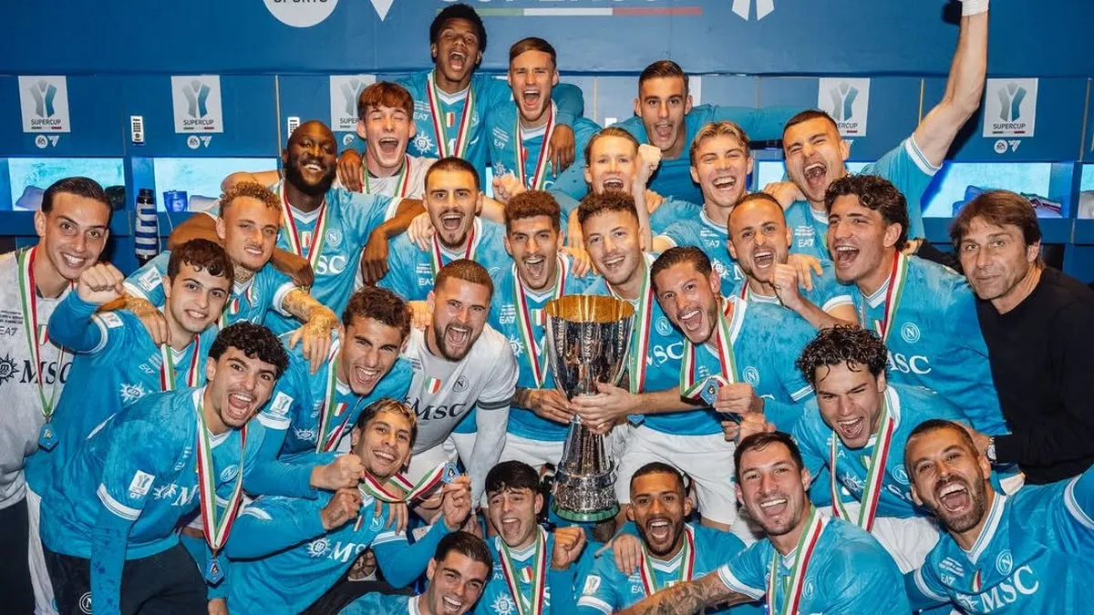 Наполі «отримав» Суперкубок від українського блогера у коробці «Нової пошти‎»: відео від клубу Серії А