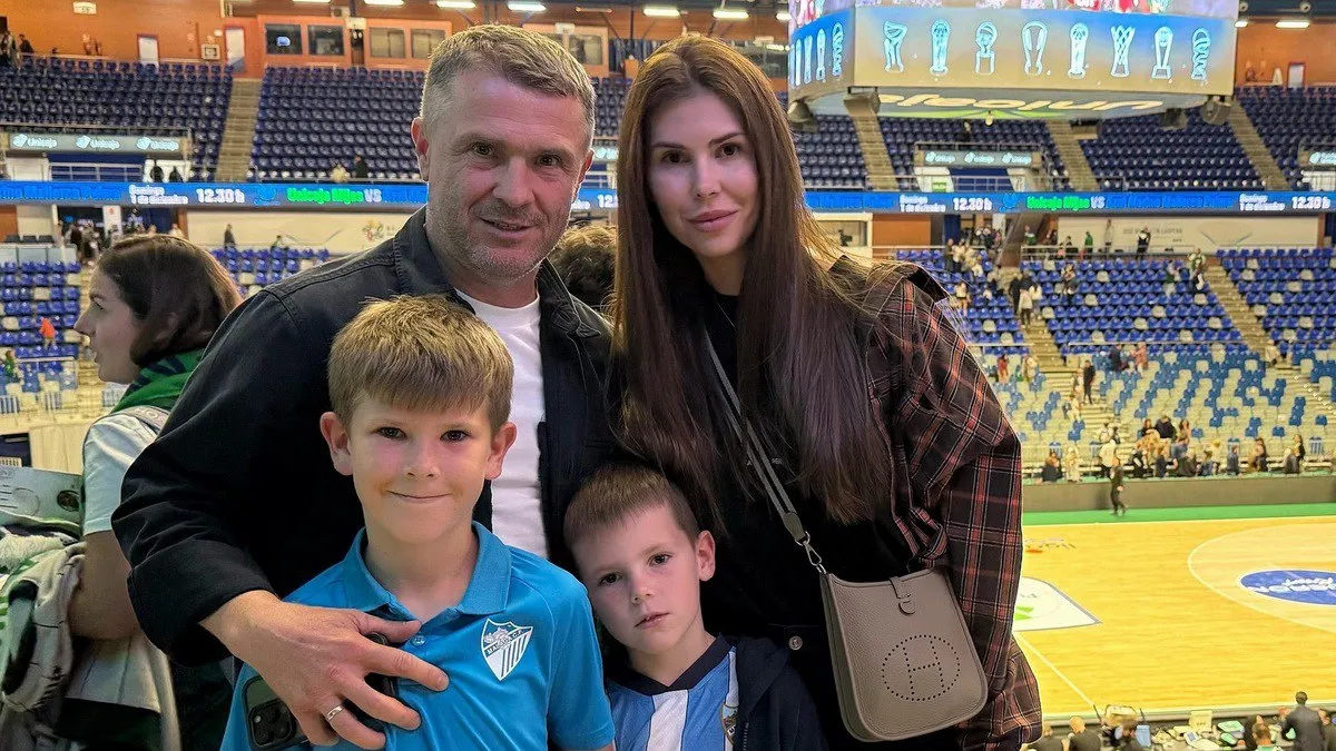 «В нашій родині сталася радість»: Ребров і його дружина повідомили про народження третього спільного сина