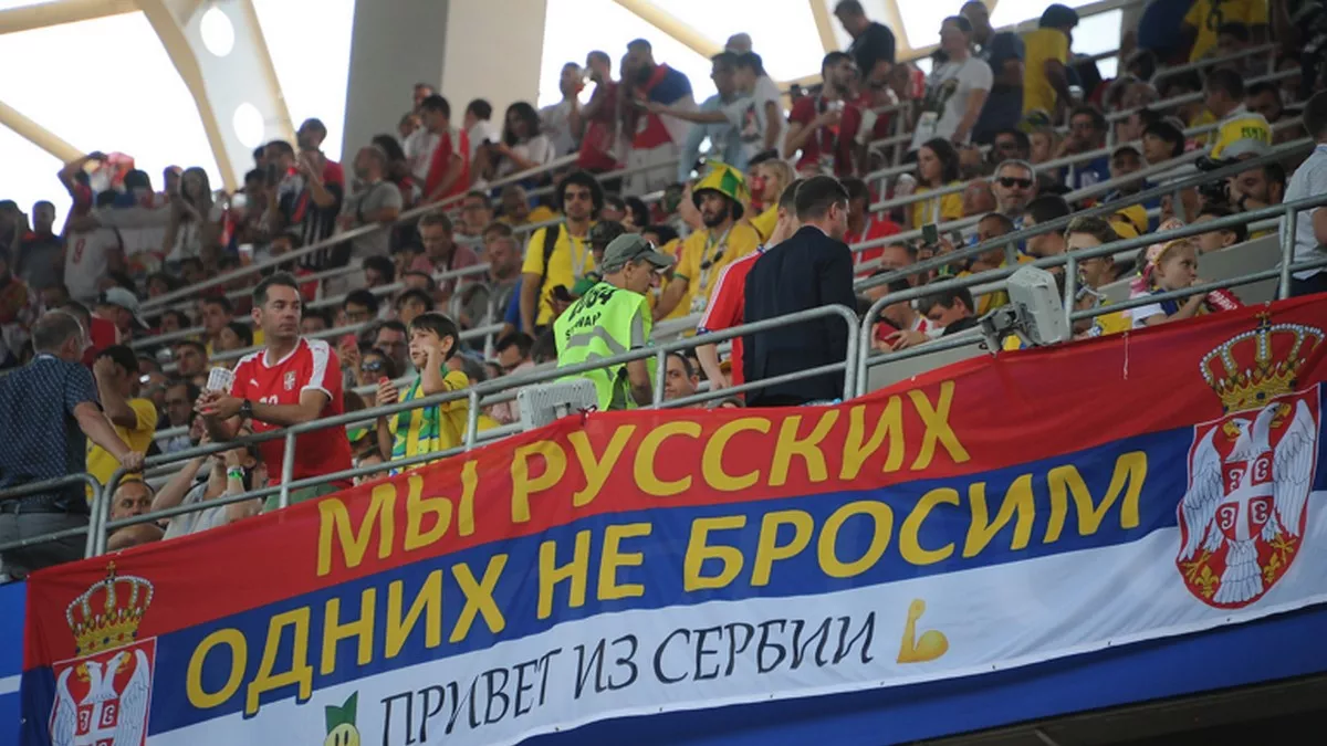 Вболівальники європейського клубу розмахували російськими прапорами під час матчу: відео ганебної акції