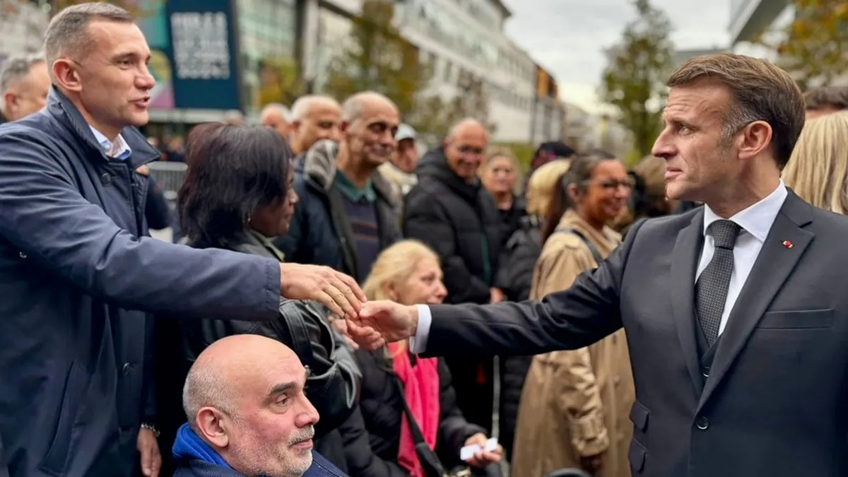 Шевченко потиснув руку президенту Франції Макрону: чим займається легенда футболу у Парижі