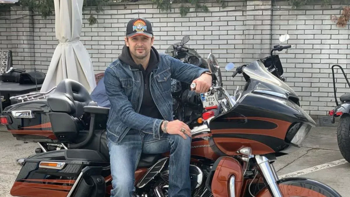 Шовковський покатався на байку разом з дружиною: легенда Динамо вразив мережу зображенням на своєму шоломі