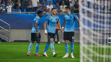 Відомий український форвард купив фанам 500 келехів пива: «Приємно в такий спосіб порадувати їх‎»