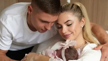 «Наш маленький всесвіт‎»: захисник збірної України та його дружина вперше стали батьками