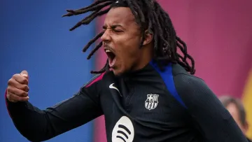 Зірка збірної Франції зустрічається з українкою: ось хто вона та як виглядає