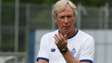 «‎Розвертається цей Михайличенко і мене ногою б’є»: слюсар звинуватив легенду Динамо у побитті