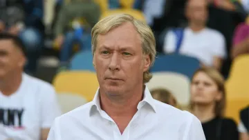 «‎Штовхає в груди»: дружина Михайличенка відреагувала на заяву слюсаря про те, що його побив її чоловік