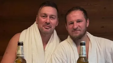 Пиво, креветки та футбол: Мілевський з Алієвим обрали улюблене місце для зустрічі