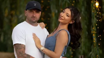 Дружина Ракицького відвідала райський куточок планети: які книги читала на курорті обраниця зірки