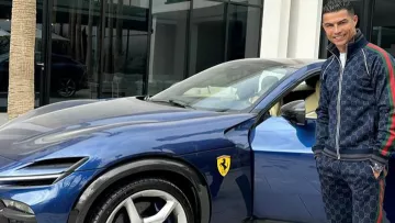 Роналду поповнив свій автопарк шикарним Ferrari: ціна вражає, але це не найдорожча машина легенди футболу