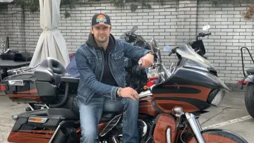 Шовковський покатався на байку разом з дружиною: легенда Динамо вразив мережу зображенням на своєму шоломі