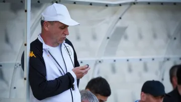 Потиснув руку російському тренеру: шокуючий вчинок Юрія Вернидуба після матчу Нефтчі